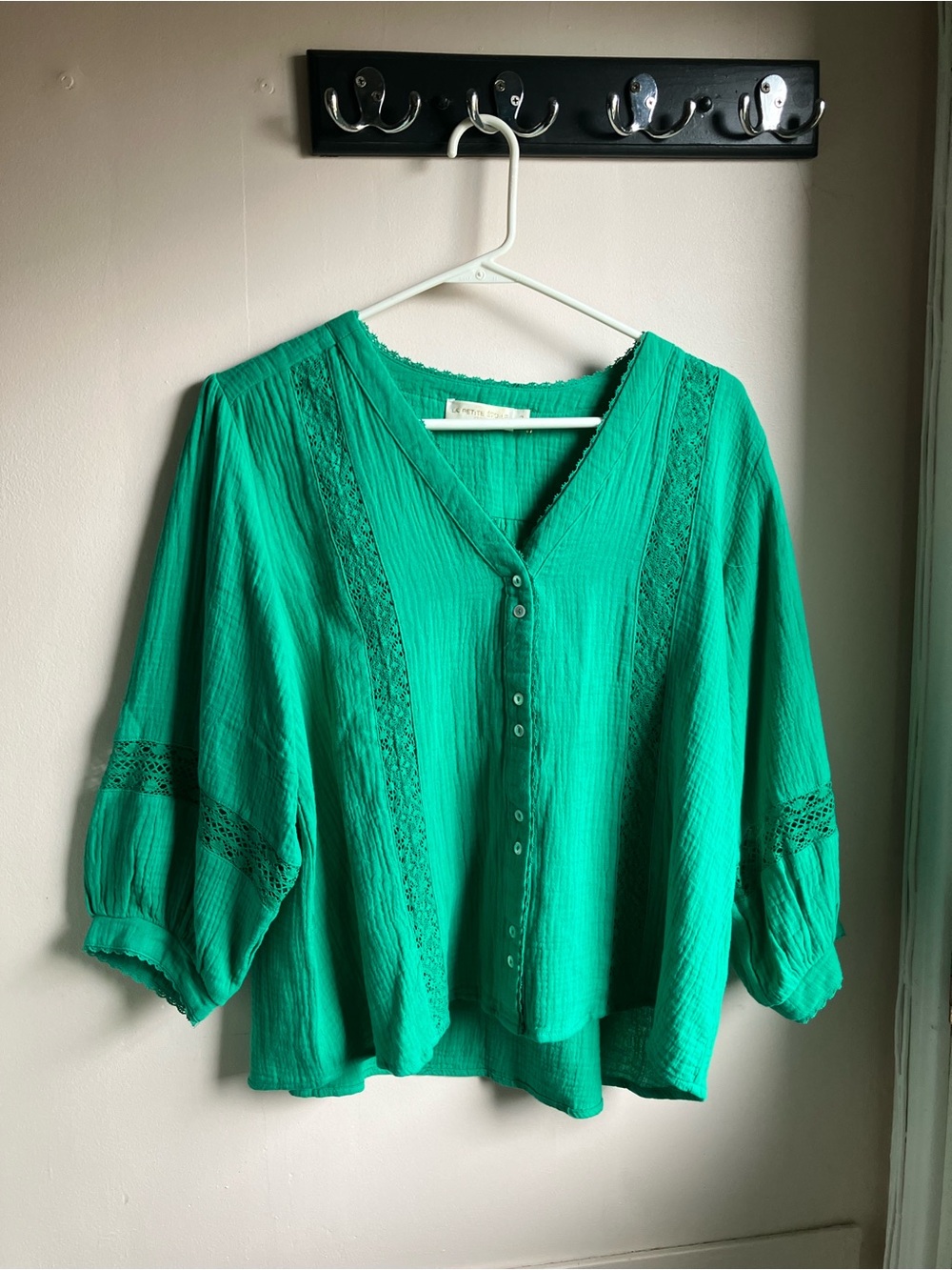 La Petite Étoile Paris - Green V-Neck Button Front Women's Blouse